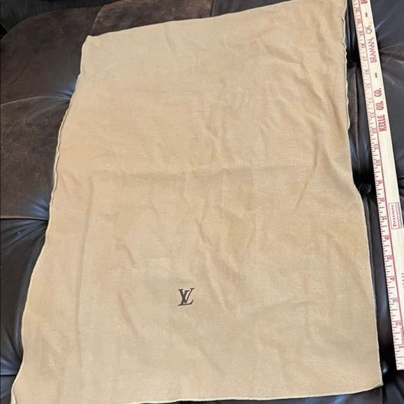 Louis Vuitton dust bag. Preowned. Dimensions:  22 X 17 inches - Picture 2 of 2